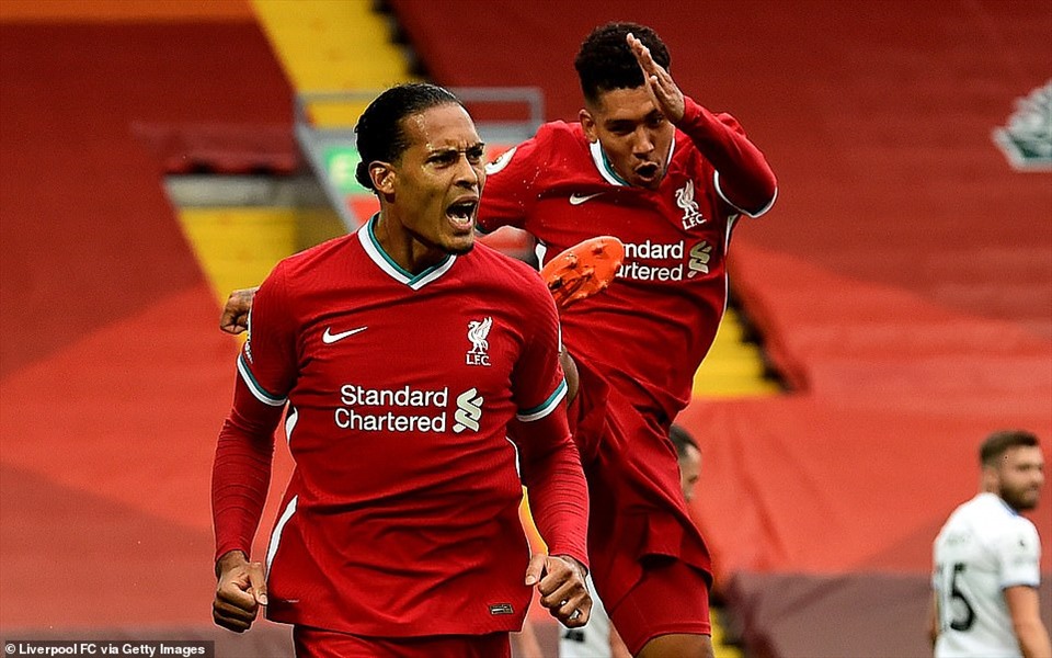 Van Dijk có nhiều khoảnh khắc thiếu tập trung. Ảnh: Getty.