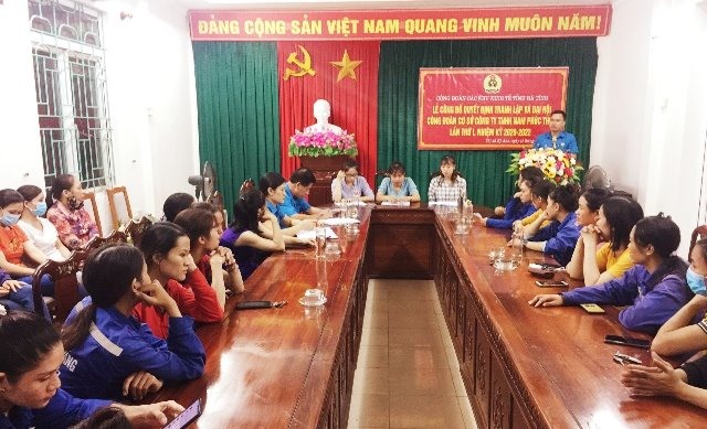 Toàn cảnh buổi Lễ công bố quyết định thành lập Công đoàn cơ sở Công ty TNHH Nam Phúc Thụy. Ảnh: CĐ.