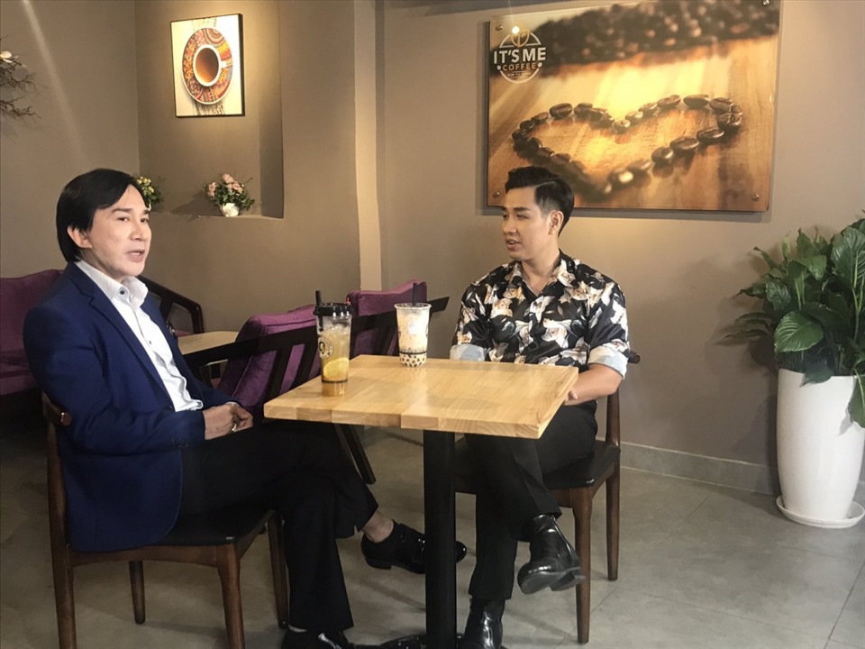 Cả hai trò chuyện. Ảnh: MCV