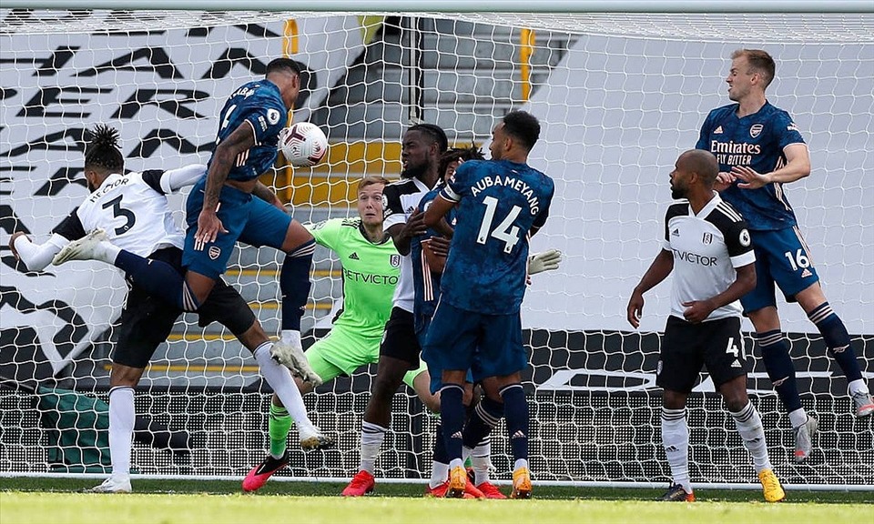 Gabriel Magalhaes ghi bàn ngay trận chính thức đầu tiên cho Arsenal. Ảnh: Getty Images