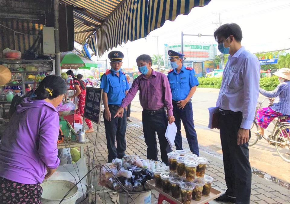Ngày 11.9, Đoàn kiểm tra liên ngành đã ra quân để lập lại trật tự đô thị, trật tự ATGT trên địa bàn TP Cần Thơ. Nhưng sau khi vắng bóng lực lượng chức năng thì người dân lại lấn chiếm vỉa hè.