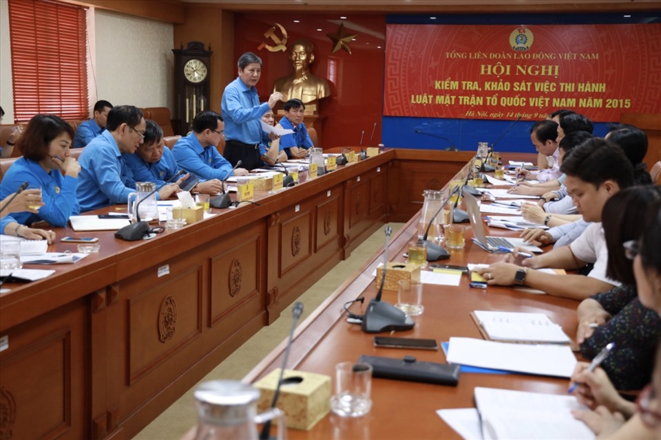 Phó Chủ tịch Thường trực Tổng LĐLĐVN Trần Thanh Hải phát biểu tại buổi làm việc. Ảnh: Hải Nguyễn