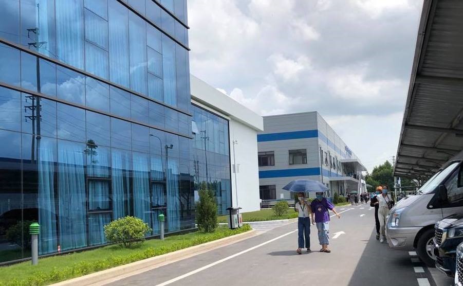 Công ty TNHH Luxshare – ICT (Vân Trung) - nơi vừa xảy ra vụ ngừng việc tập thể của hàng nghìn công nhân. Ảnh: Bảo Hân.