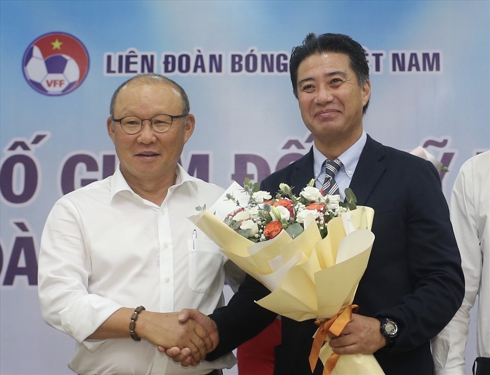Ông Adachi trong lễ ra mắt VFF trên cương vị Giám đốc kỹ thuật. Ảnh: Hải Đăng