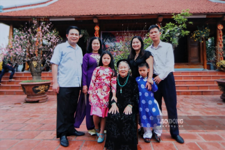 Nhiều năm liền, gia đình bà Lưu Thị Phẩm được địa phương công nhận là gia đình văn hóa. ẢNH: GĐCC
