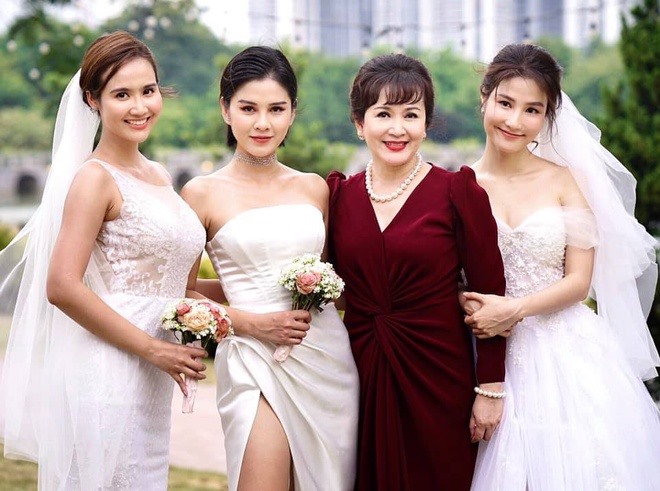 Đám cưới tập thể. Ảnh: Cắt phim