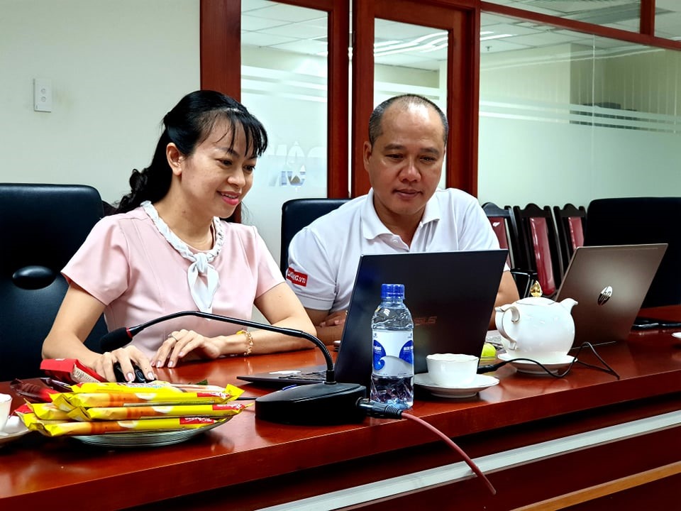 Đại diện BHXH TPHCM và Báo Lao Động (phải) trong buổi tọa đàm. Ảnh: Trần Tuấn