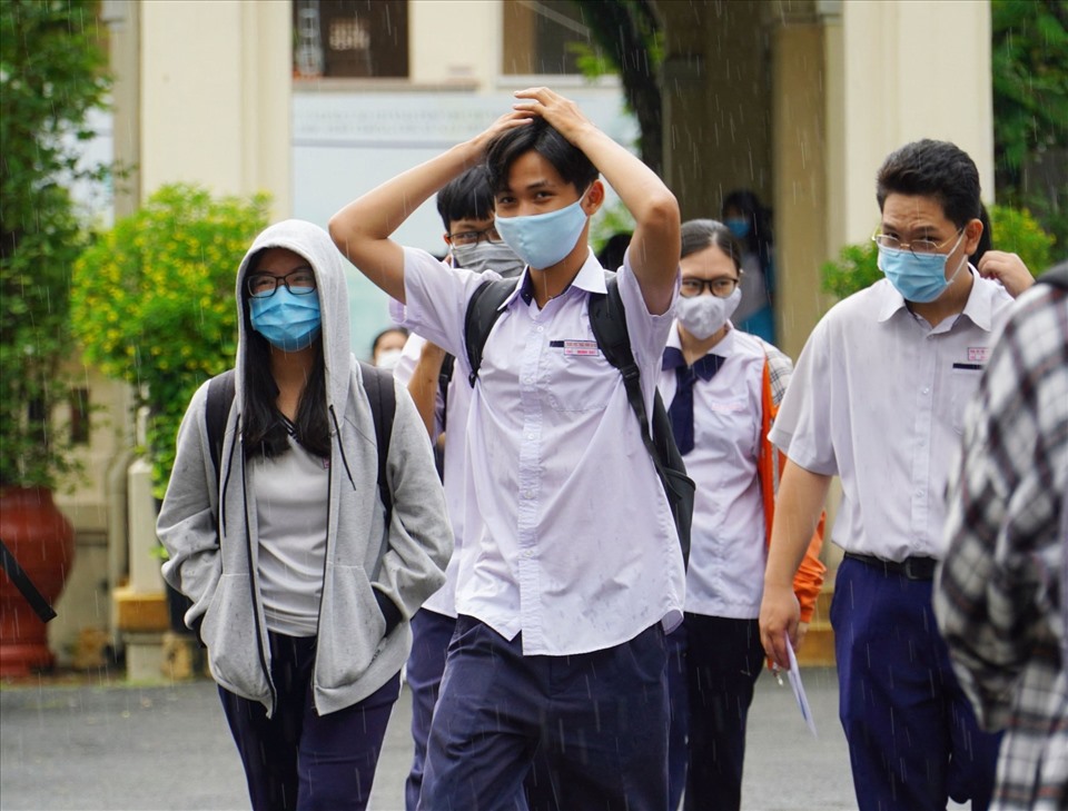 Nhà trường có trách nhiệm giúp cho HSSV tham gia BHYT HSSV. Ảnh Chân Phúc