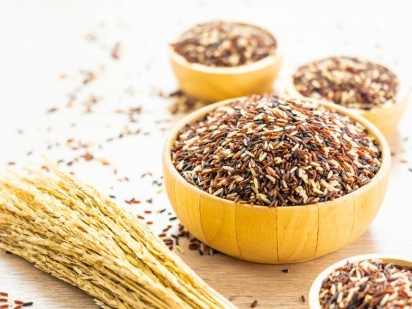 Vitamin, khoáng chất có trong nước gạo lứt giúp ngăn ngừa oxy hoá hiệu quả. Ảnh: Boldsky