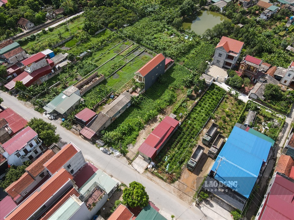 Cận cảnh loạt biệt thự, nhà ở xây dựng trên đất nông nghiệp tại Hưng Yên. Ảnh: Phan Anh
