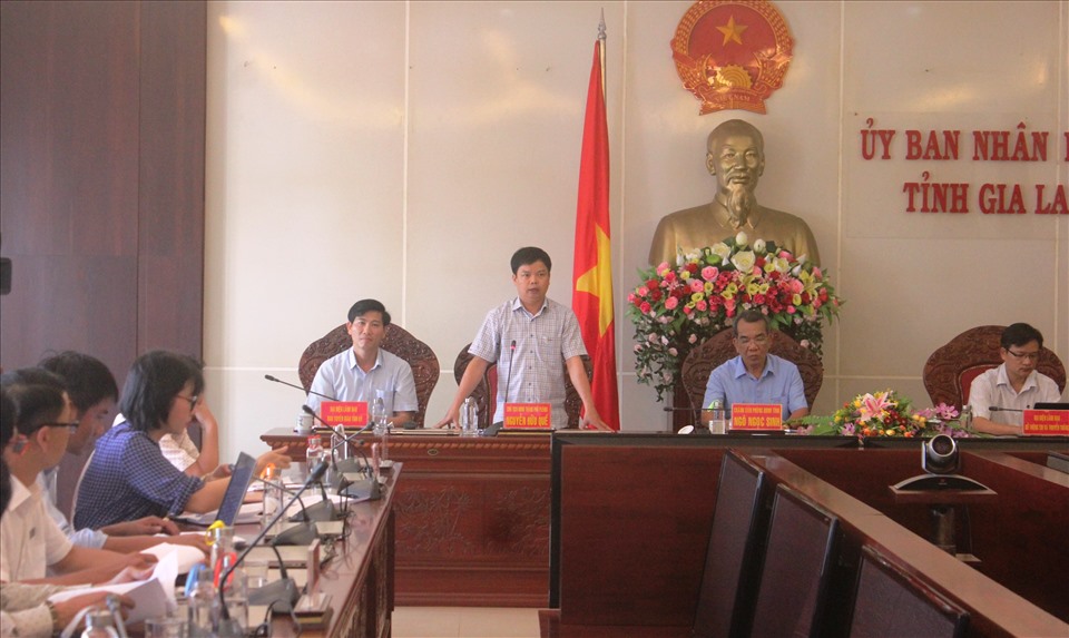 Ông Nguyễn Hữu Quế - Chủ tịch UBND TP.Pleiku phát biểu tại cuộc họp báo. Ảnh TT