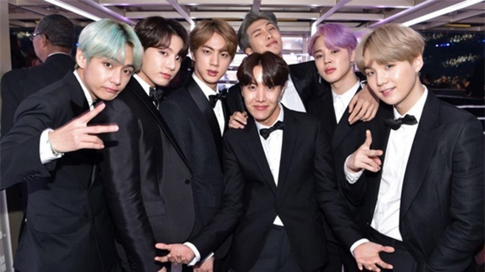 BTS nằm vị trí top 2 Billboard. Ảnh: Cắt clip BTS nằm vị trí top 2 Billboard. Ảnh: Cắt clip