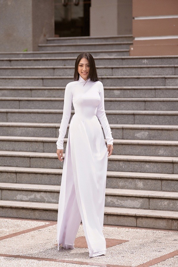 Anh Nhu is kind in Ao Dai.  Photo: NSCC