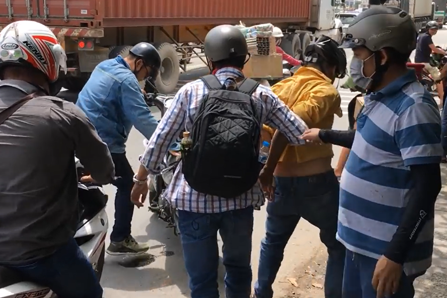 Một vụ bắt cướp của nhóm “hiệp sĩ đường phố” ở Bình Dương. Ảnh: Thanh Hải