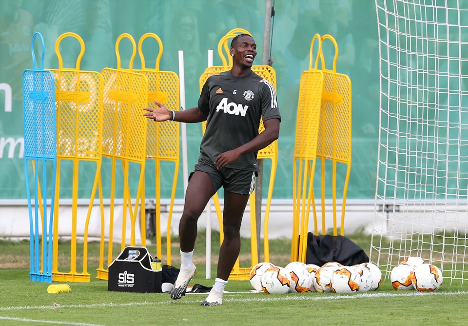 Paul Pogba là một trong số những cầu thủ phải chạy đua với thời gian. Ảnh: Getty Images
