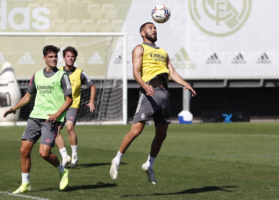 Karim Benzema phải gánh vác trọng trách nặng nề trên hàng công. Ảnh: Real Madrid