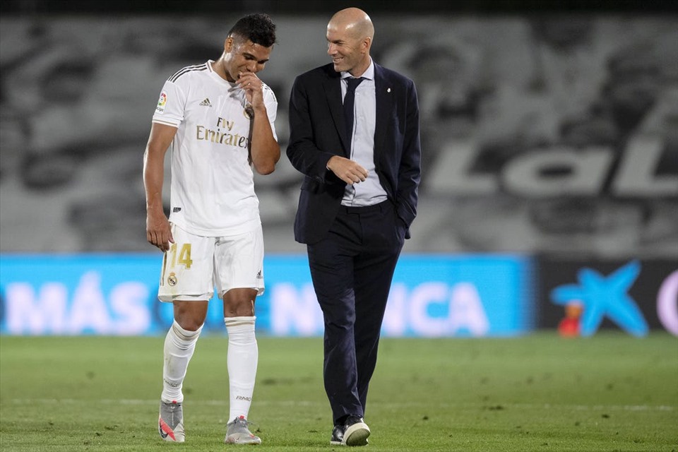 Zidane chưa có người thực sự phù hợp để hỗ trợ Casemiro. Ảnh: Getty Images