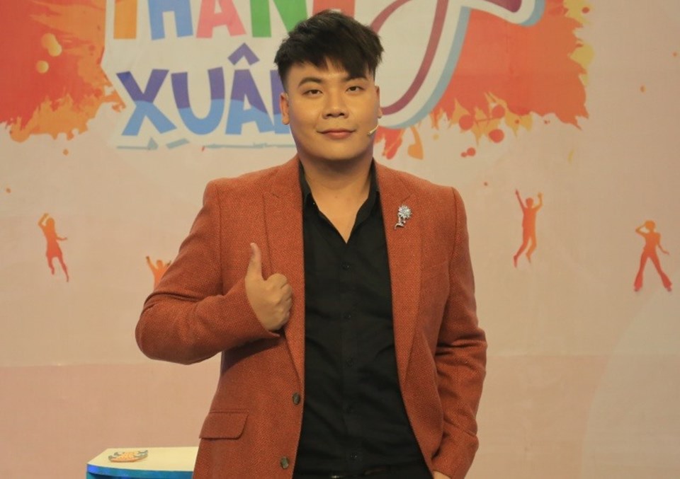 Hamlet Trương tiết lộ về "ông bầu" cũ Quang Huy trên sóng truyền hình (Ảnh: Bee). Hamlet Trương tiết lộ về "ông bầu" cũ Quang Huy trên sóng truyền hình (Ảnh: Bee).