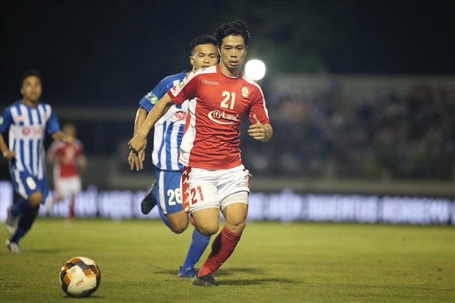 Tiền đạo Công Phượng đã không thể góp mặt ở trận bán kết. Ảnh: HCMFC