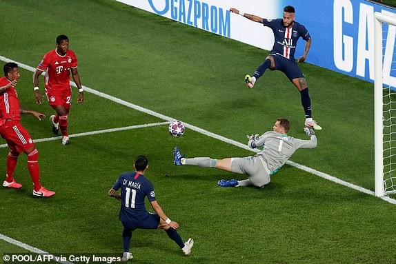 FIFA ước tính nền bóng đá thế giới thiệt hại 11 tỉ USD vì dịch COVID-19. Ảnh: Getty.