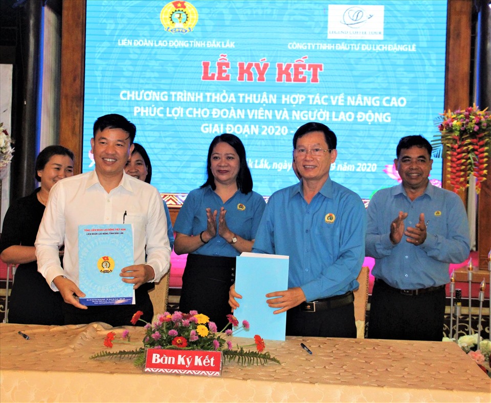 Ban Thường vụ LĐLĐ Đắk Lắk mong muốn thỏa thuận hợp tác này sẽ đem lại những lợi ích thiết thực cho đoàn viên, CNVCLĐ. Ảnh Kim Bảo