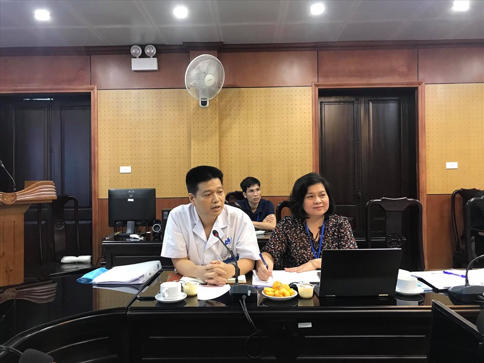 Lãnh đạo BV Da liễu Trung ương trả lời báo chí. Ảnh: PV
