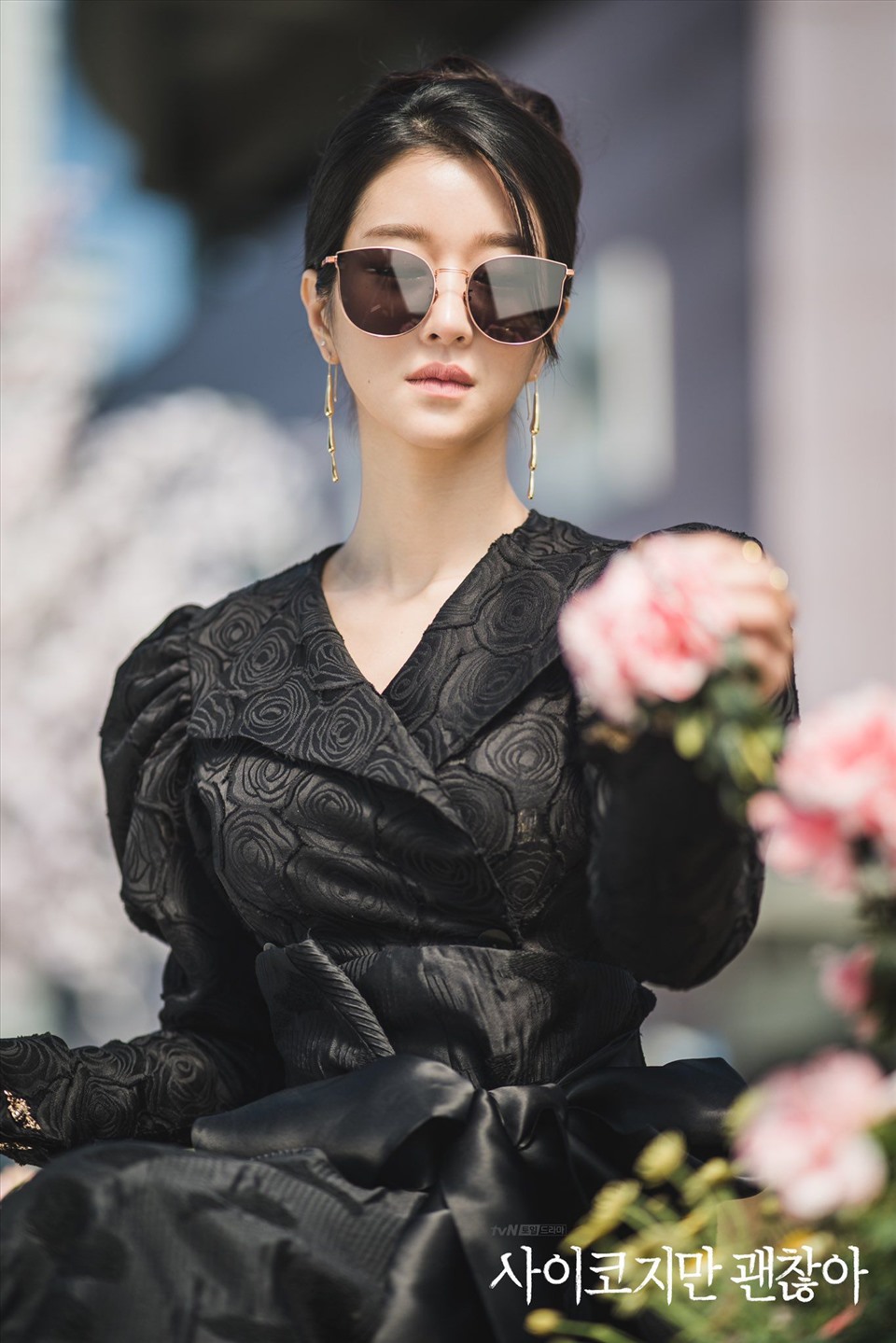 Seo Ye Ji sang chảnh và đầy khí chất trong “Điên thì có sao” (Ảnh: Chụp màn hình).
