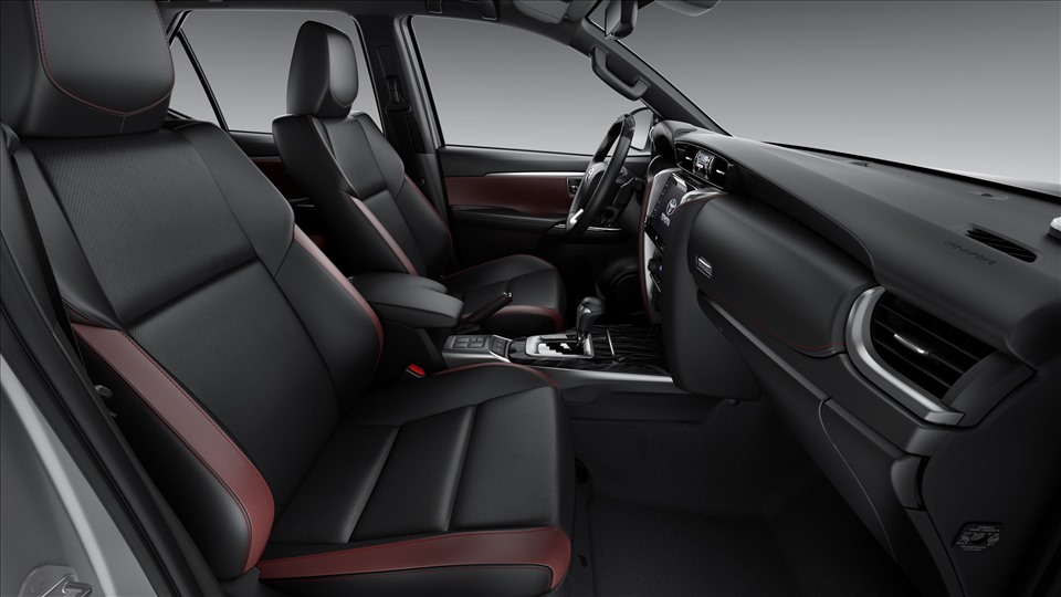 Nội thất Fortuner 2020 sang trọng, tinh tế mang tới trải nghiệm thoải mái cho người ngồi trên xe. Ảnh: Toyota