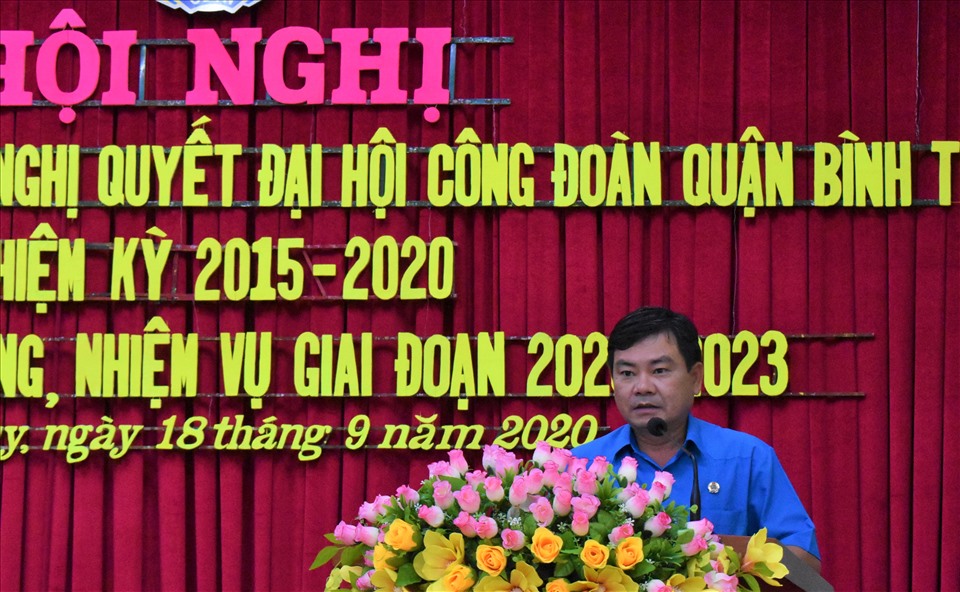 Đồng chí Đoàn Văn Dũng - Phó Chủ tịch LĐLĐ TP.Cần Thơ phát biểu tại hội nghị. Ảnh: Thành Nhân