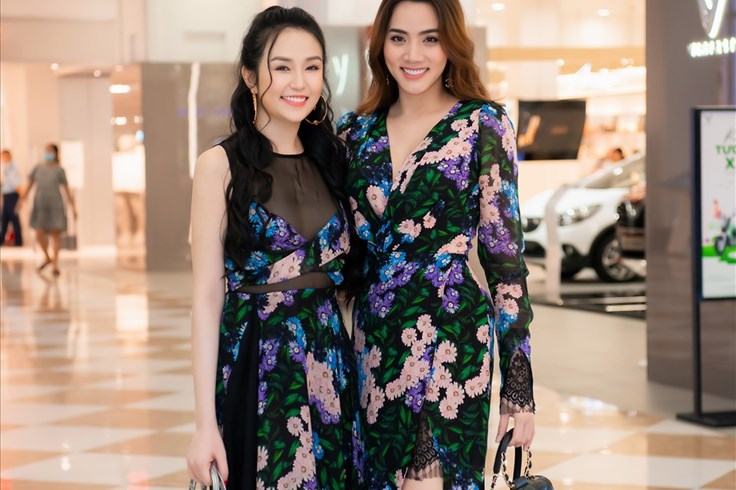 Trang Nhung - Hương Baby diện đồ đôi, vui vẻ hội ngộ Trang Nhung - Hương Baby diện đồ đôi, vui vẻ hội ngộ