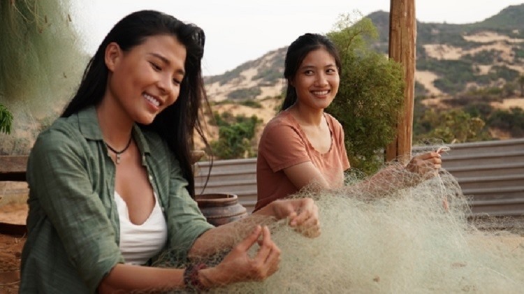 Thúy Diễm trong Cát đỏ. Ảnh: Cắt phim