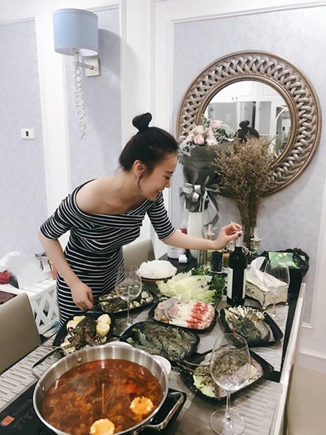 Nữ diễn viên yêu thích nấu ăn. Ảnh: NSCC