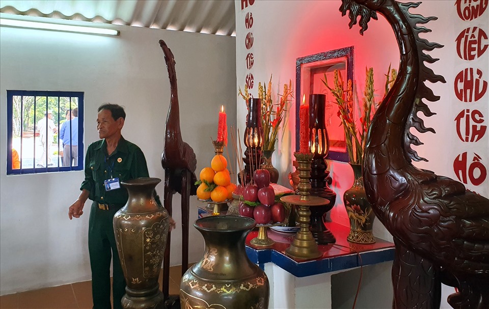 Ông Nguyễn Đăng Khoa người gắn bó cả đời mình với Đền thờ Bác Hồ, xã Châu Thới, huyện VĨnh Lợi, Bạc Liêu (ảnh Nhật Hồ)