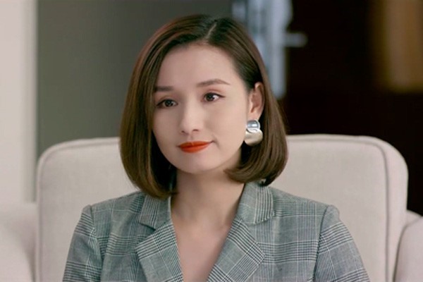 Diễm My 9x và Lã Thanh Huyền có gout thời trang khác biệt. Ảnh: Cắt phim