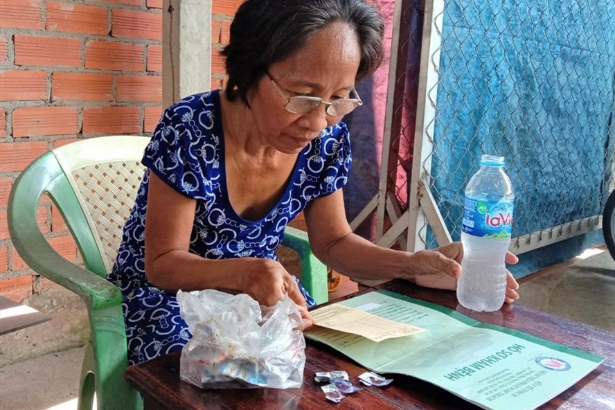 Chị Phạm Thị Lùng - nhân viên tạp vụ Công ty TNHH PouYuen Việt Nam - mong muốn không phải đóng thuế thu nhập cá nhân với khoản tiền trợ cấp thôi việc của công ty chi trả cho chị để bớt khó khăn. Ảnh: Nhân vật cung cấp