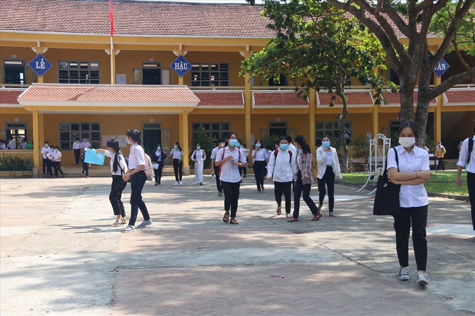 Thí sinh tại điểm thi Quảng Nam tỏ ra rạng rỡ sau kỳ thi tốt nghiệp THPT. Ảnh: Thanh Chung