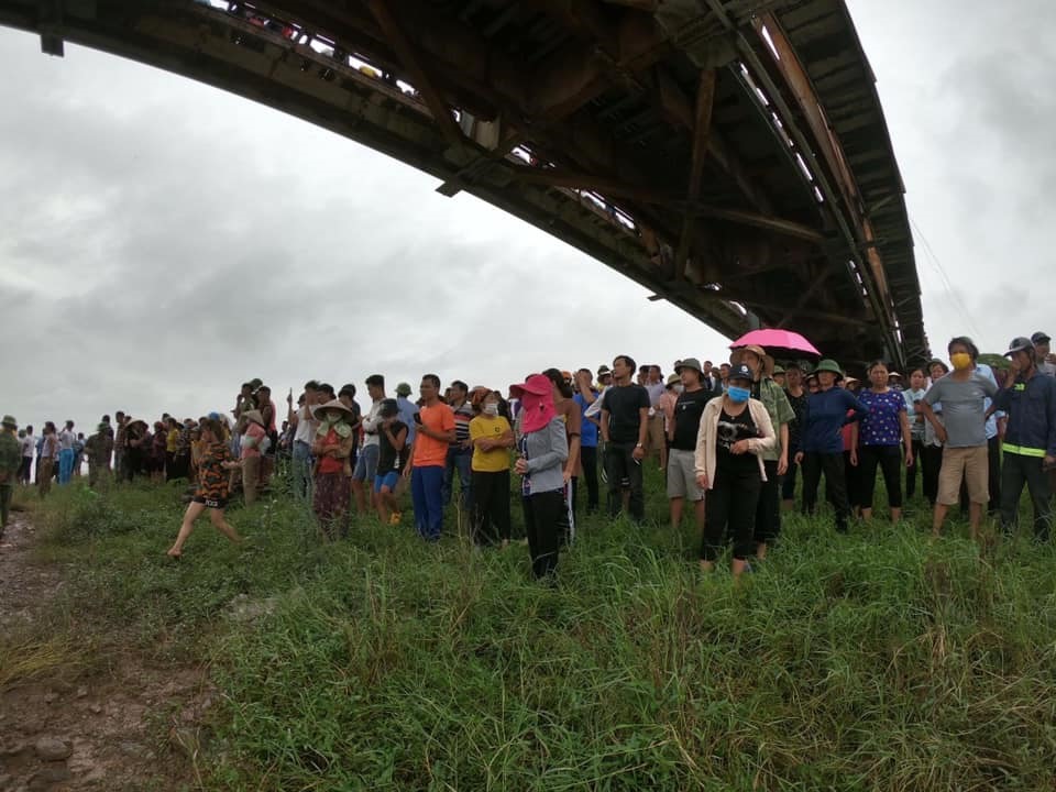 The Cam Ly Bridge crosses the Luc Nam River, where the tragic incident took place.  Photo: Bac Giang