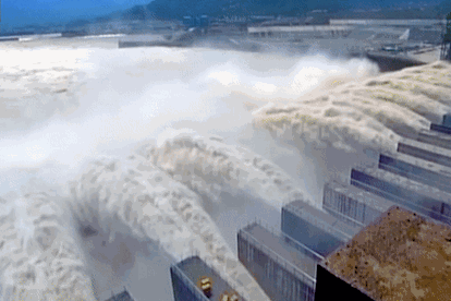 Đập Tam Hiệp - thuộc quản lý của Tập đoàn Tam Hiệp - xả lũ năm 2020. Ảnh: Tân Hoa Xã