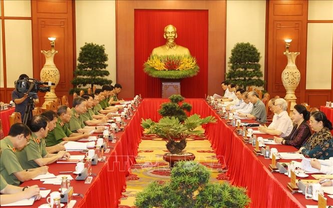 Toàn cảnh buổi làm việc.
