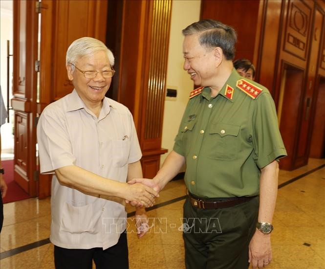Đại tướng Tô Lâm, Ủy viên Bộ Chính trị, Bí thư Đảng ủy Công an Trung ương, Bộ trưởng Bộ Công an đón Tổng Bí thư, Chủ tịch Nước Nguyễn Phú Trọng.