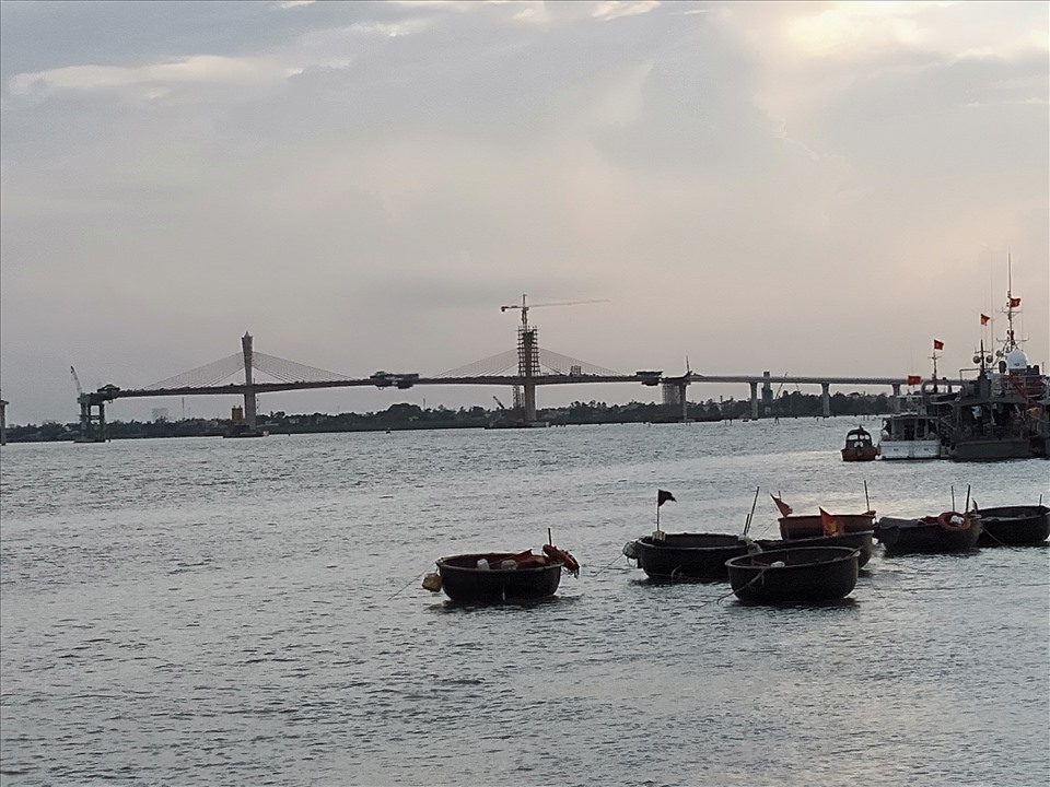 Cửa Hội, nơi dòng Lam đổ về biển Đông. Ảnh: Bạch Dương
