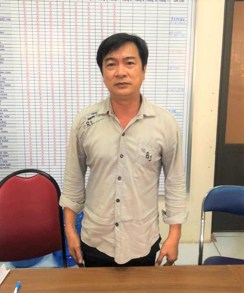 Đối tượng Từ Thành Phong tại cơ quan điều tra Công an quận Ninh Kiều. Ảnh: CACC