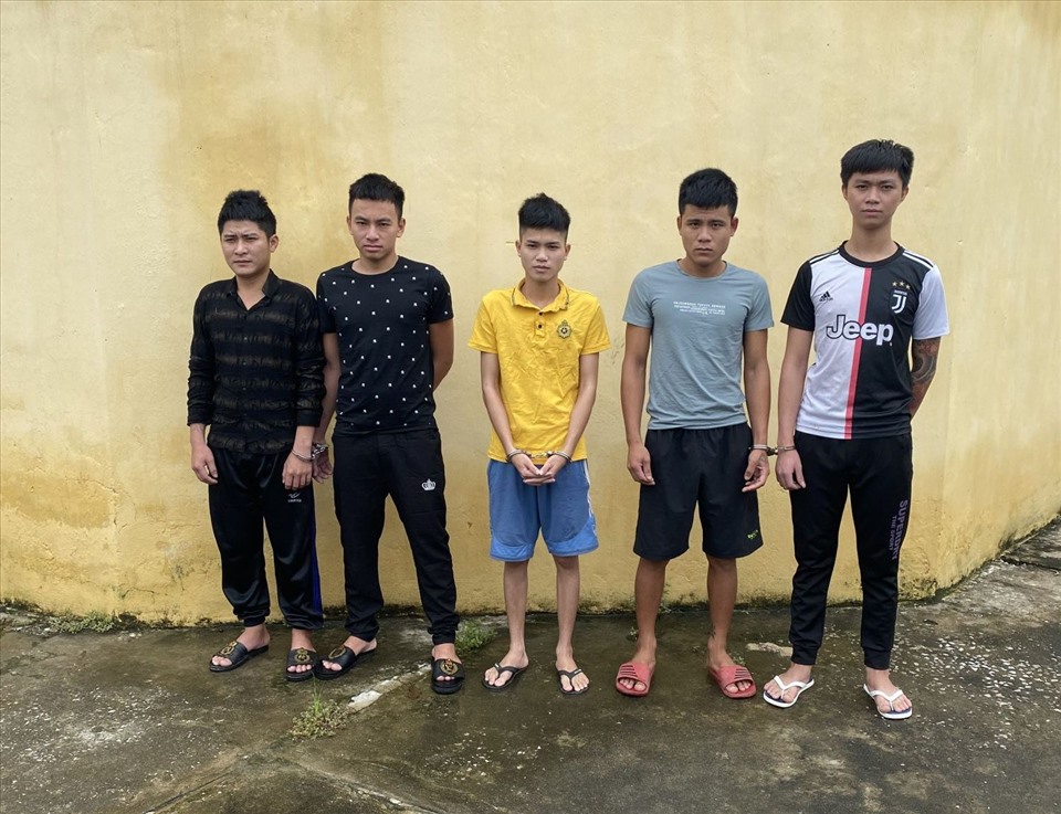 5 đối tượng tham gia vụ hỗn chiến bị bắt giữ. Ảnh: CATH