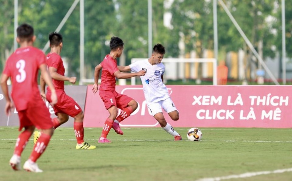 U17 Học viện NutiFood (áo trắng) giành quyền vào bán kết giải U17 Quốc gia 2020. Ảnh: VFF. U17 Học viện NutiFood (áo trắng) giành quyền vào bán kết giải U17 Quốc gia 2020. Ảnh: VFF.