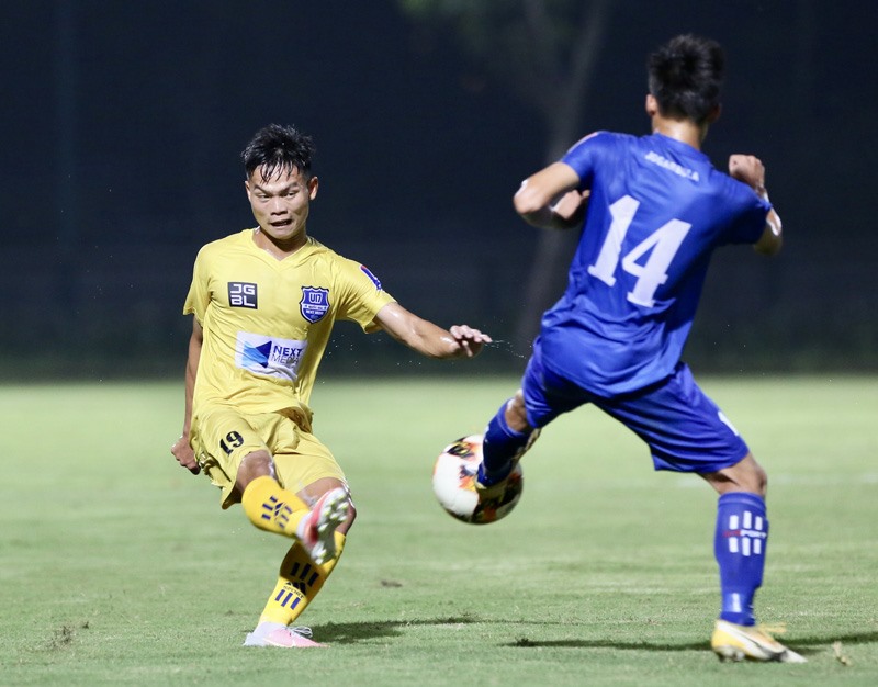 U17 SLNA (áo vàng) giành quyền vào bán kết cùng U17 Học viện NutiFood. Ảnh: VFF.