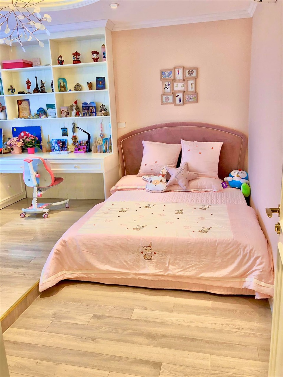 Phòng ngủ con gái MC Diệp Chi. Ảnh: NSCC