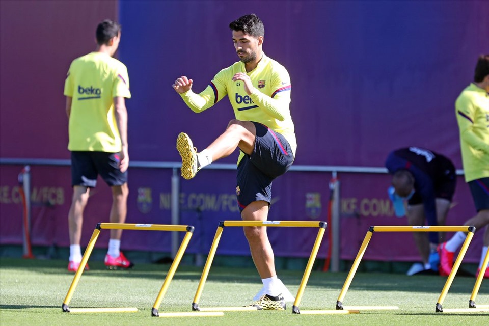 Các câu lạc bộ lớn muốn có Suarez thì sẽ phải trả phí chuyển nhượng. Ảnh: FCB