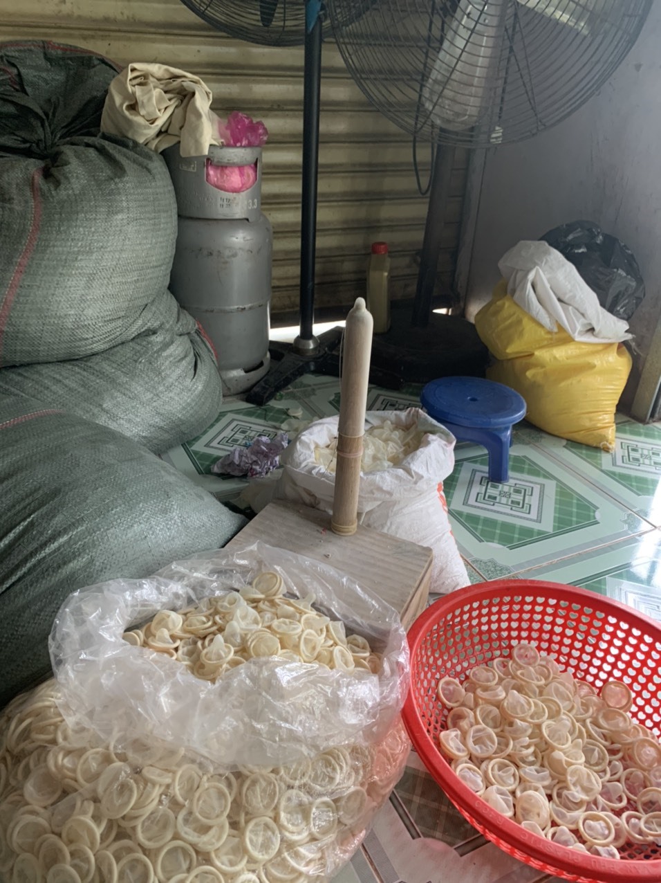 Bao cao su được tái chế. Ảnh: DMS
