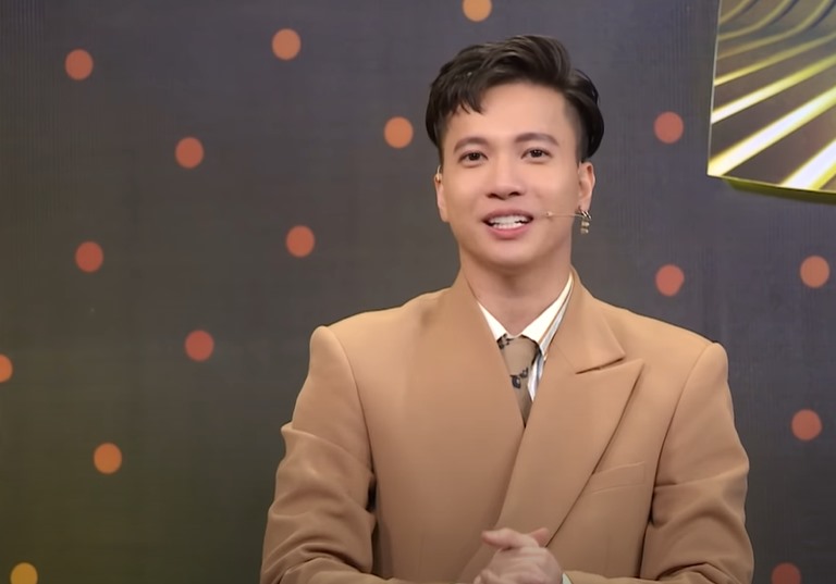 S.T Sơn Thạch phải đứng ra gánh vác gia đình khi mới 18 tuổi (Ảnh: NVCC).