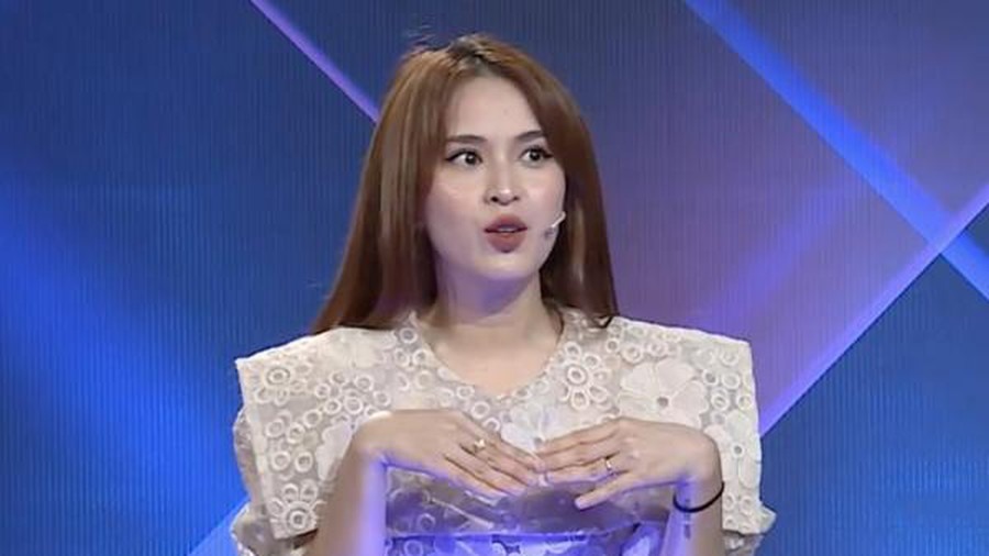Vì gia đình khó khăn, ngày nhỏ, TÚ Vi thường mặc đồ si (Ảnh: NVCC).